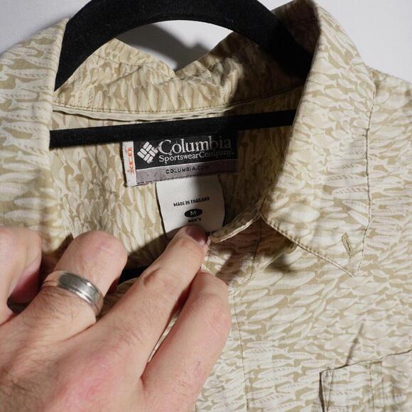 Columbia All Over Fish Print Button Up Shirt Shord Sleeve 90s Dad Gift Mens M‎ - Picture 1 of 4